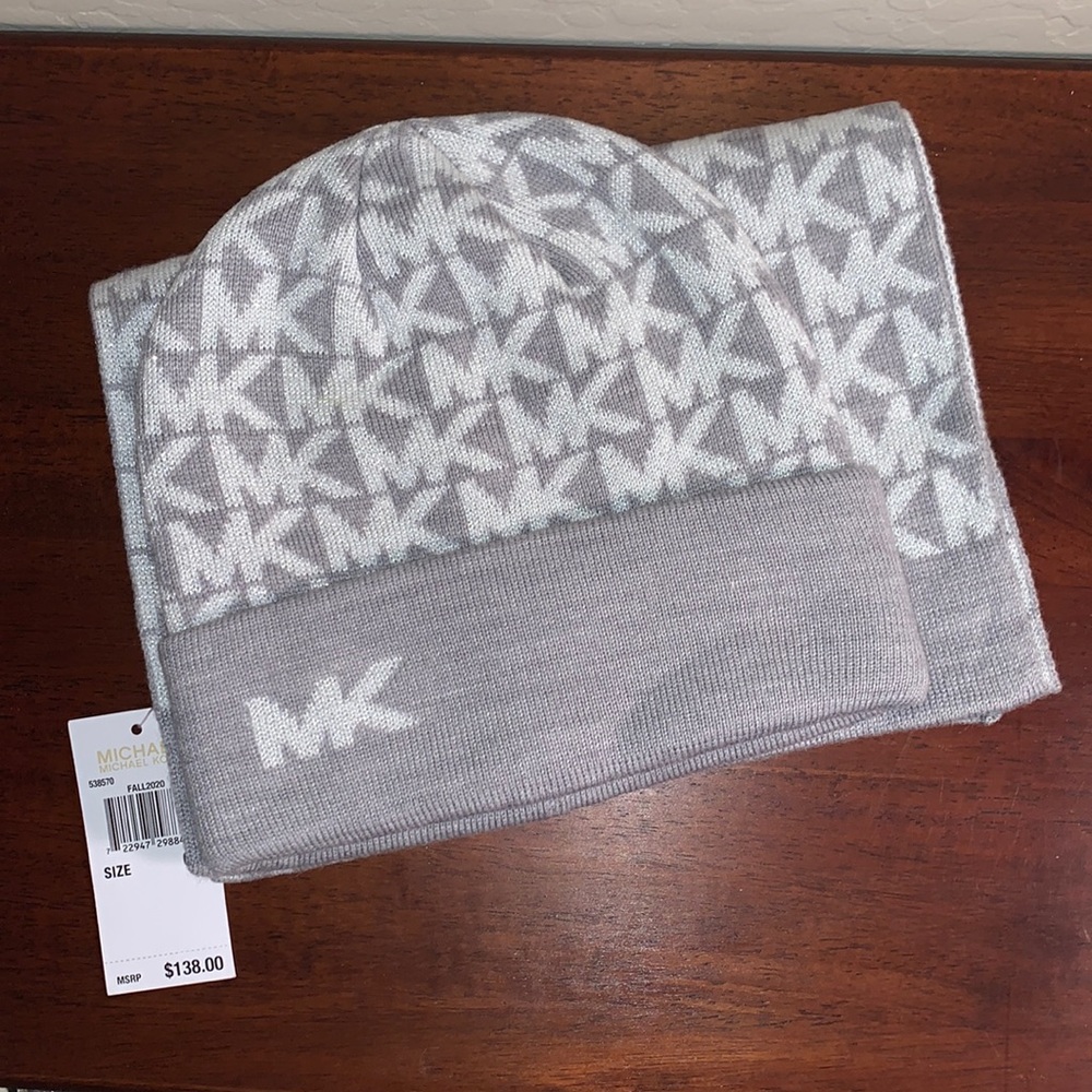 MICHAEL KORS BRAND NEW WITH TAGS SPARKLE LOGO MATCHING HAT & SCARF SET